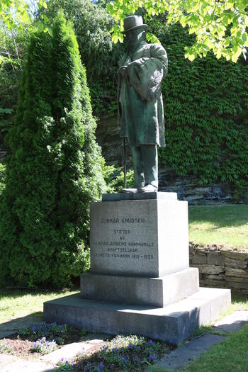 Statue av Gunnar Knudsen