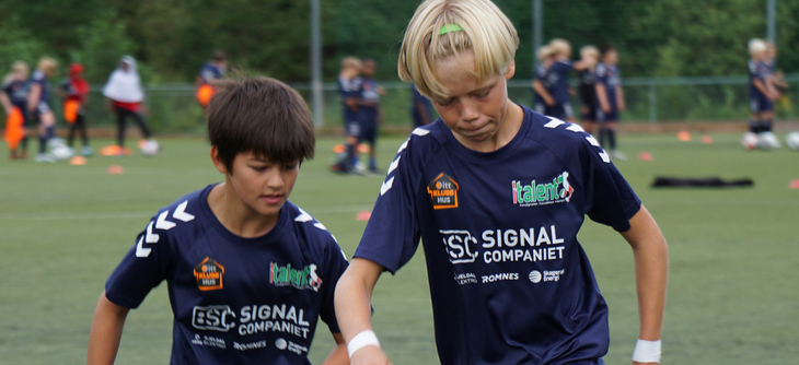 Bamble fotball får 10 000 kroner i sponsorstøtte fra Skagerak Energi. 